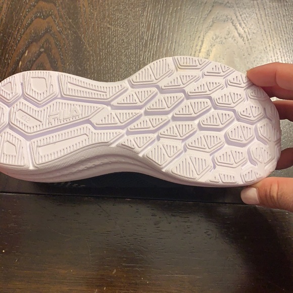 Boys size 12 Fila Shoes - Brand New - Picture 3 of 4